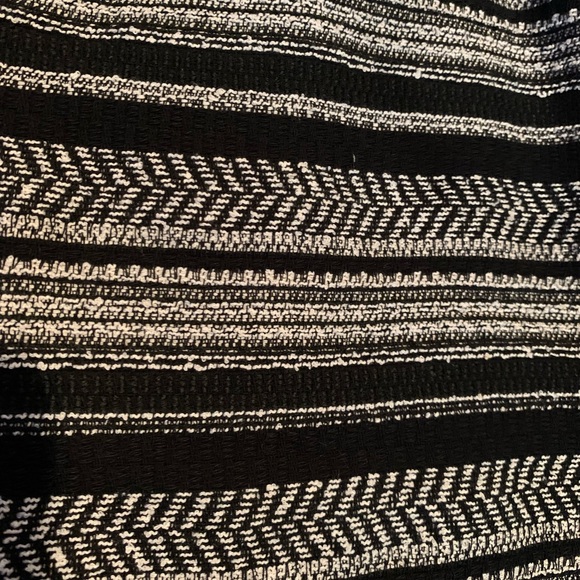 NWOT LOFT black and white skirt. With pockets. Lined. Size 6. - Picture 6 of 9